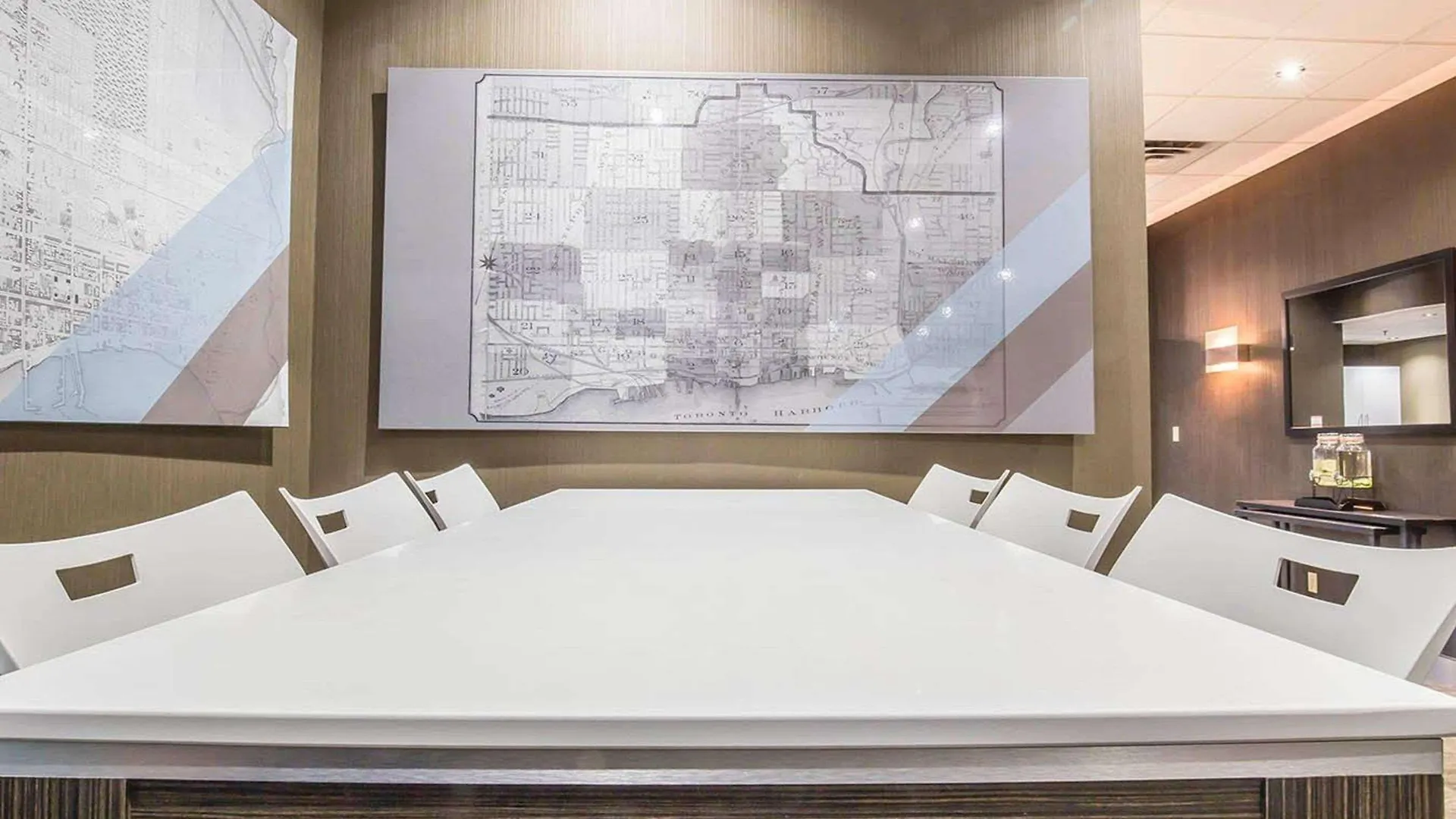 ***  The Saint James Hotel, Ascend Hotel Collection Toronto Canada