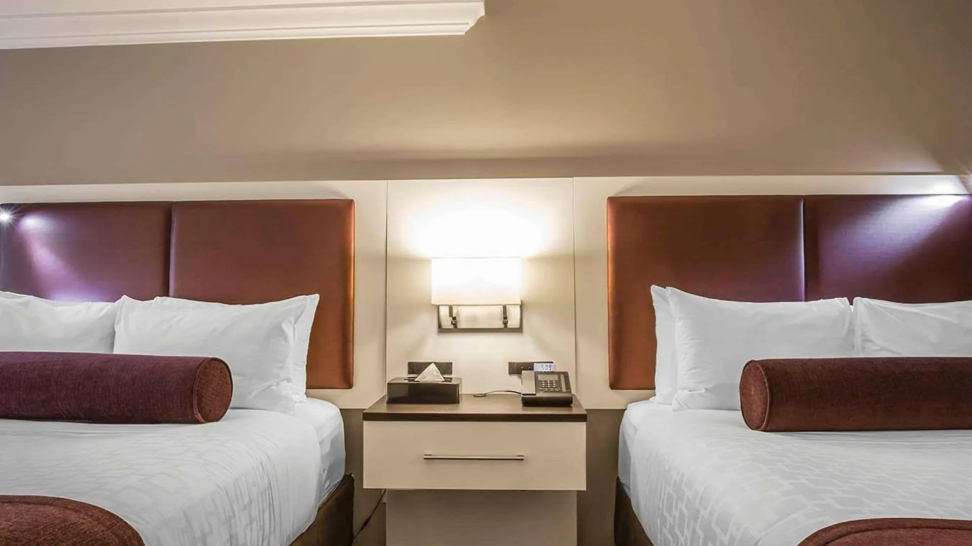 The Saint James Hotel, Ascend Hotel Collection Toronto Canada