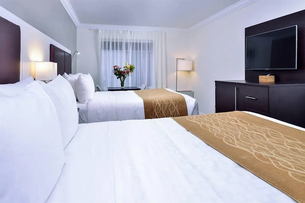 ***  The Saint James Hotel, Ascend Hotel Collection Toronto Canada